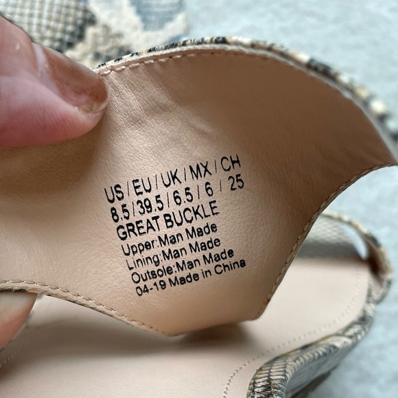 Kenneth Cole Reaction Great Buckle Reptile Print Gladiator Mule Sandals 8.5 - Picture 9 of 11